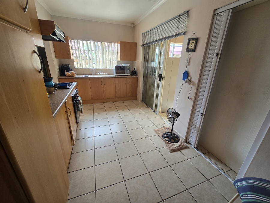 To Let 2 Bedroom Property for Rent in Flamwood North West